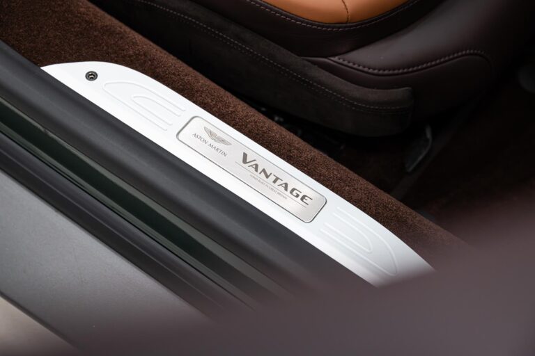 Aston Martin Vantage Roadster