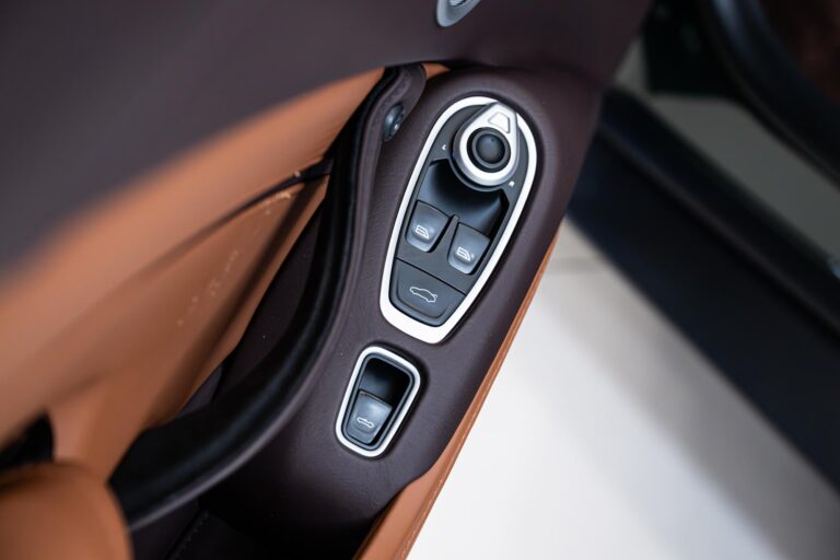 Aston Martin Vantage Roadster