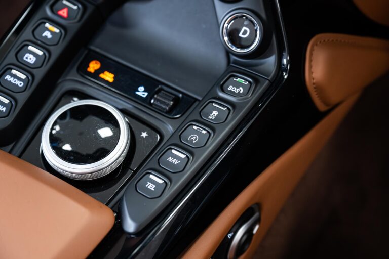 Aston Martin Vantage Roadster