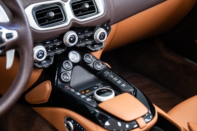 Aston Martin Vantage Roadster