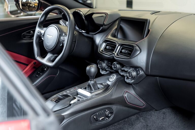 Aston Martin Vantage Coupe