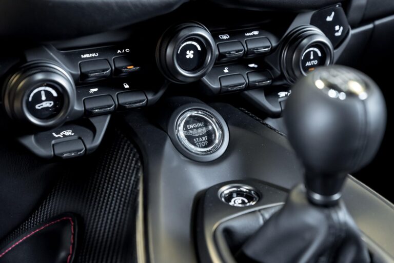 Aston Martin Vantage Coupe