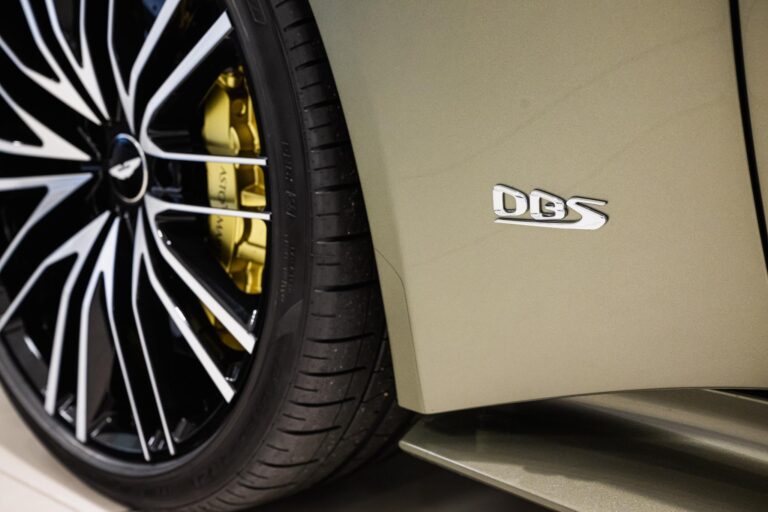 Aston Martin DBS Superleggera Volante 5.2 V12