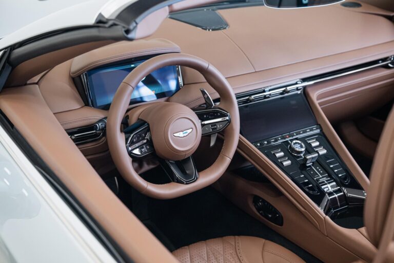 Aston Martin DB12 Volante