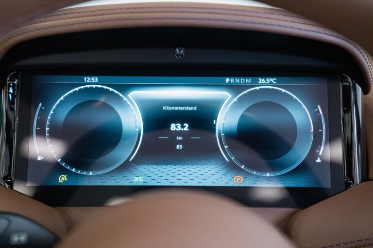 Aston Martin DB12 Volante