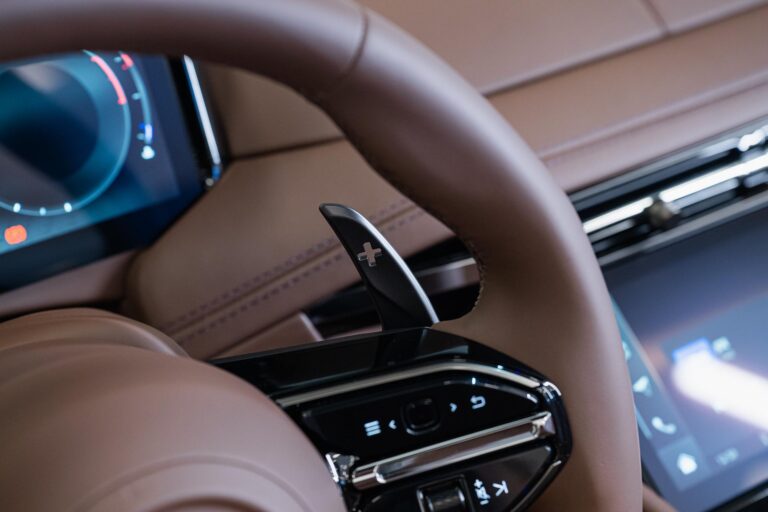 Aston Martin DB12 Volante