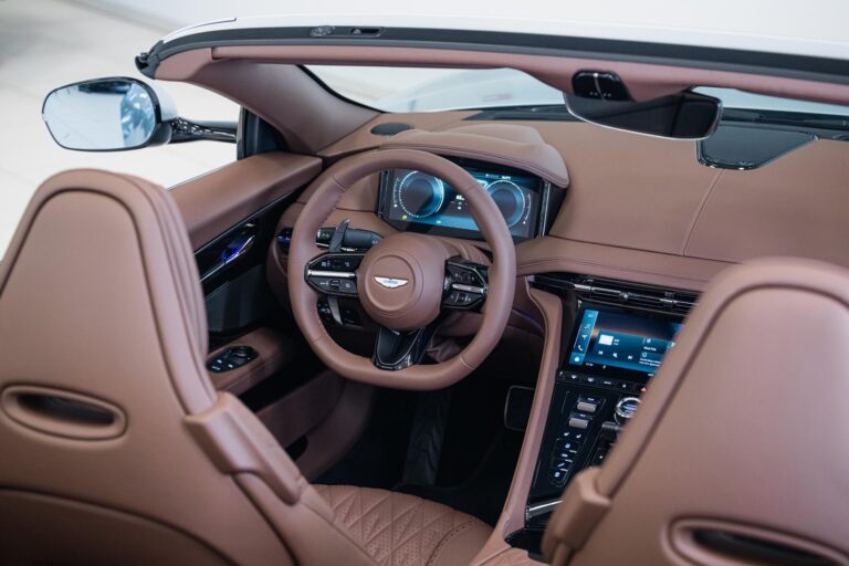 Aston Martin DB12 Volante