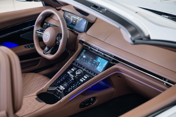 Aston Martin DB12 Volante