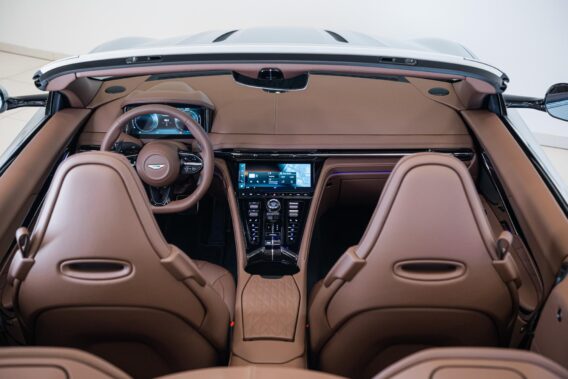 Aston Martin DB12 Volante