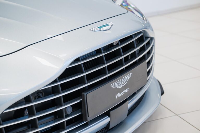 Aston Martin DB12 Volante