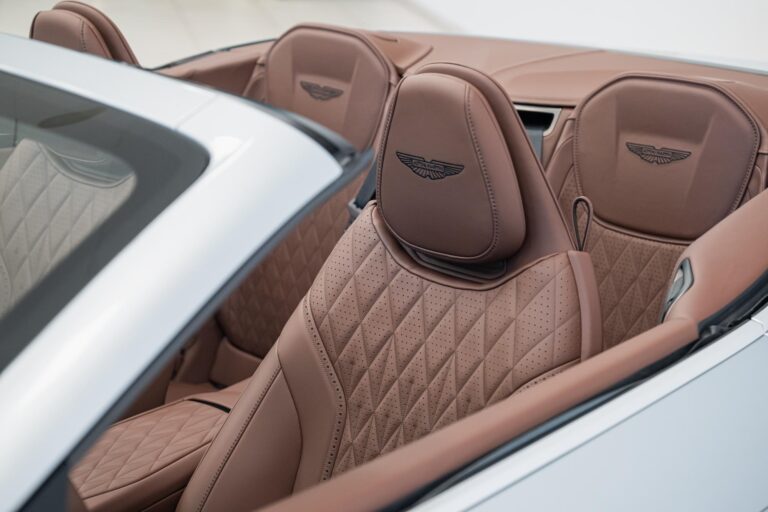 Aston Martin DB12 Volante