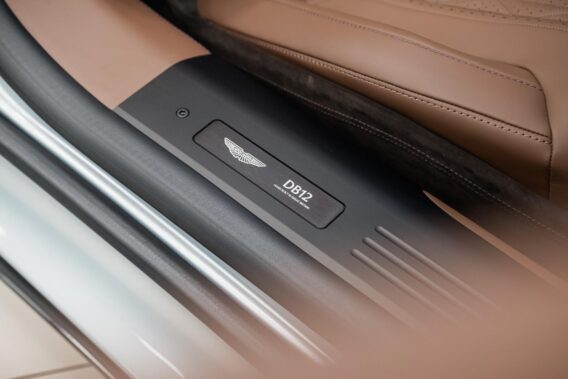 Aston Martin DB12 Volante