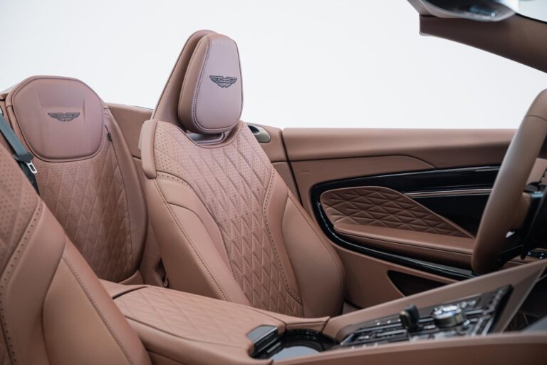 Aston Martin DB12 Volante