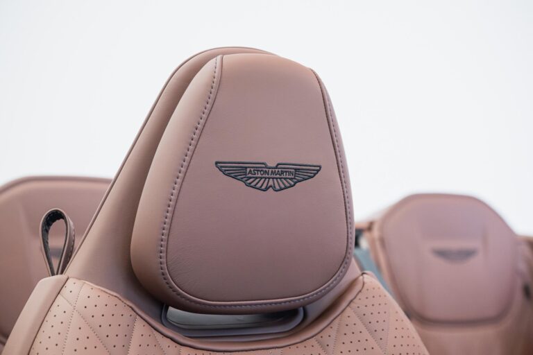 Aston Martin DB12 Volante
