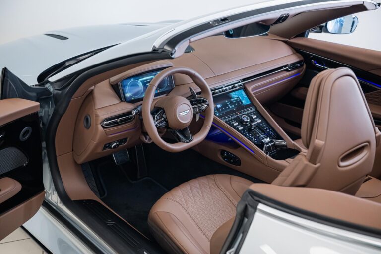 Aston Martin DB12 Volante