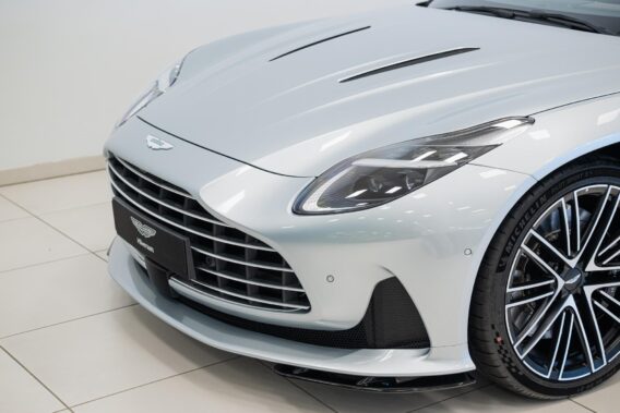 Aston Martin DB12 Volante
