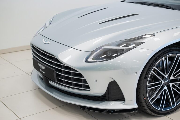 Aston Martin DB12 Volante