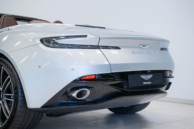 Aston Martin DB12 Volante