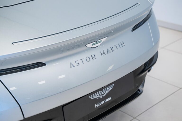 Aston Martin DB12 Volante