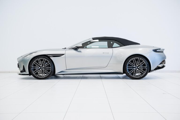 Aston Martin DB12 Volante