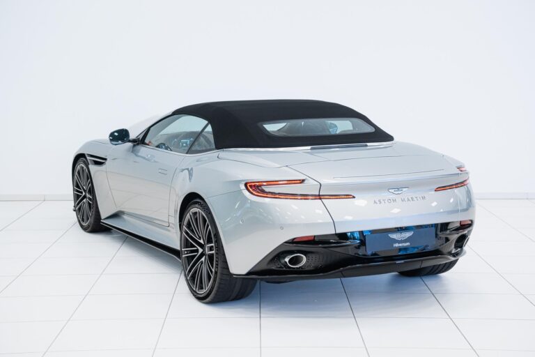 Aston Martin DB12 Volante