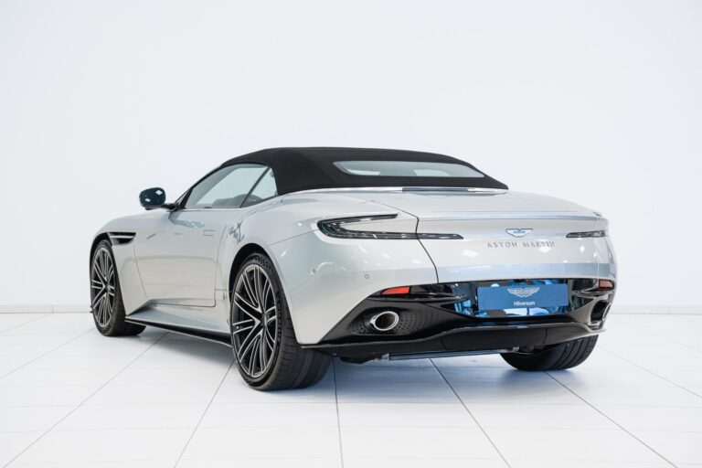 Aston Martin DB12 Volante