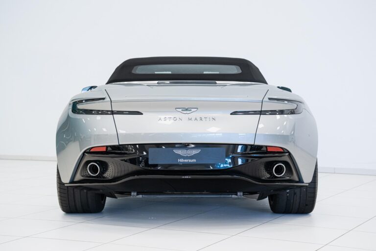Aston Martin DB12 Volante