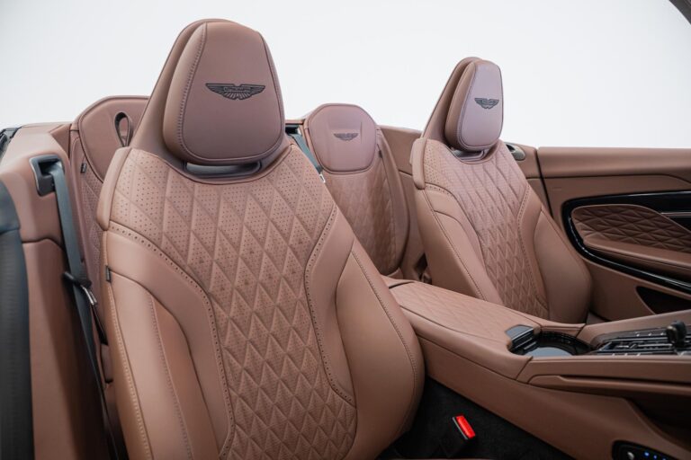 Aston Martin DB12 Volante