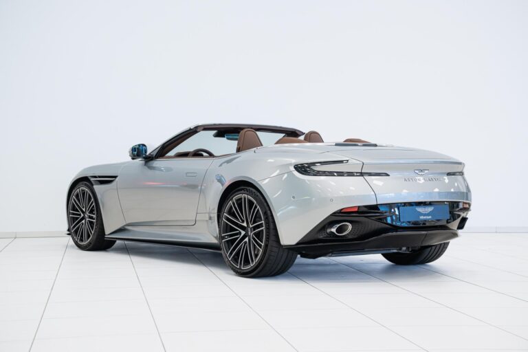 Aston Martin DB12 Volante