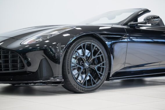 Aston Martin DB12 Volante