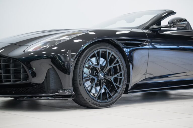 Aston Martin DB12 Volante