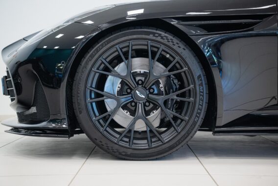 Aston Martin DB12 Volante
