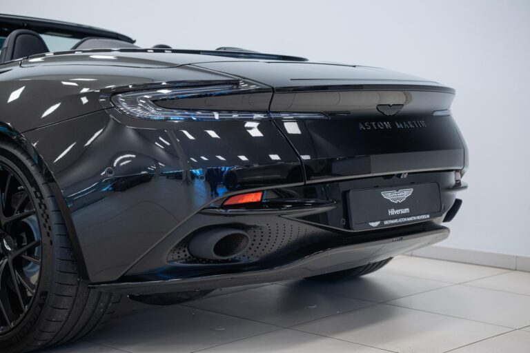 Aston Martin DB12 Volante