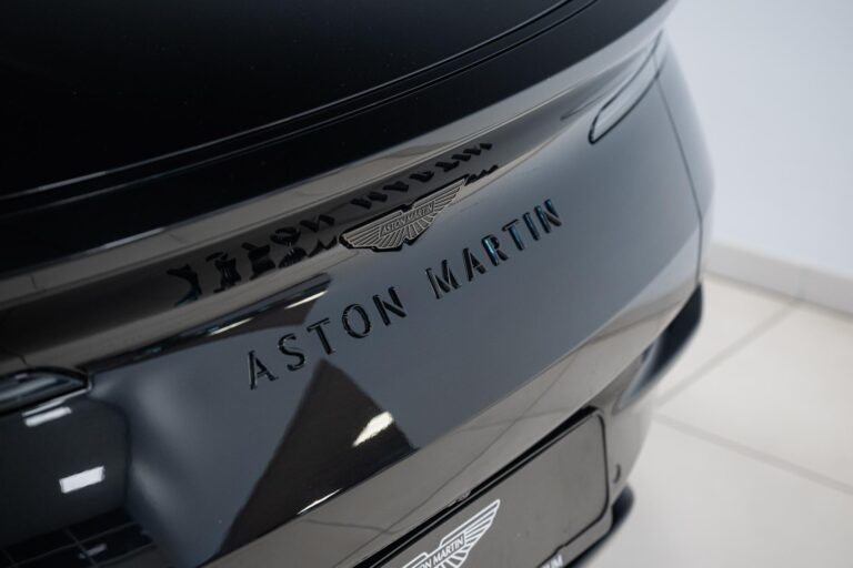 Aston Martin DB12 Volante