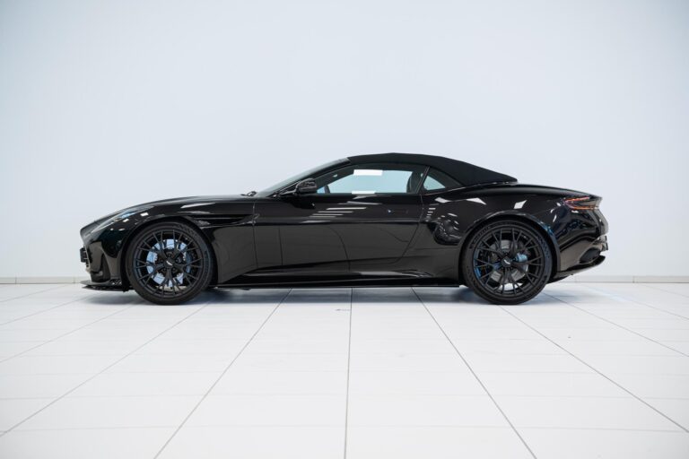 Aston Martin DB12 Volante