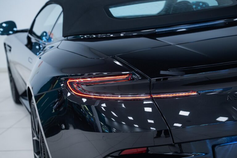 Aston Martin DB12 Volante