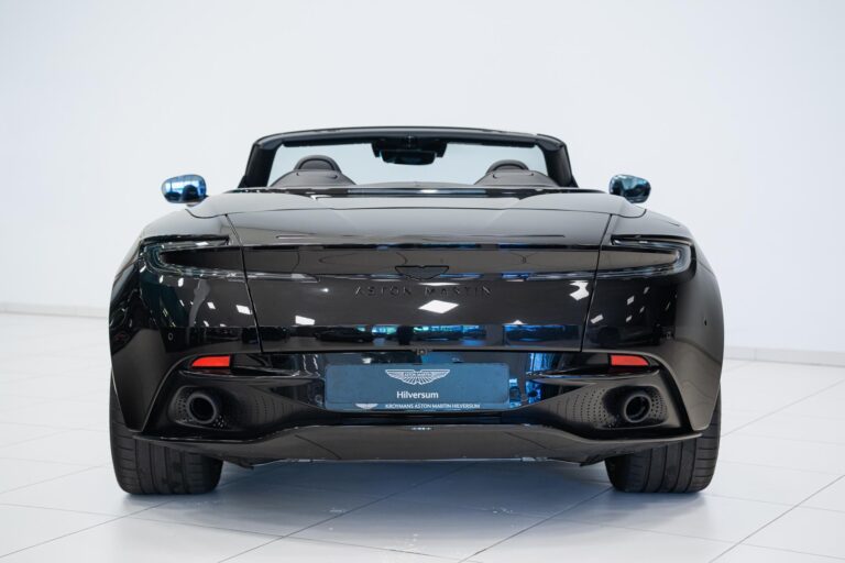 Aston Martin DB12 Volante