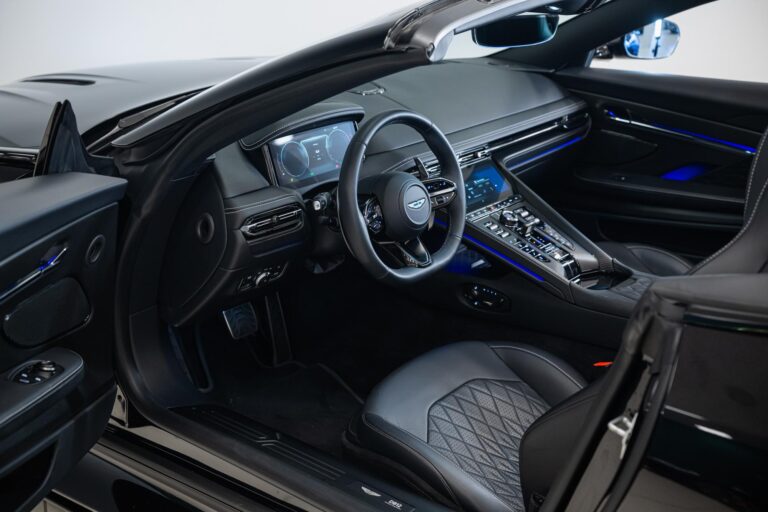 Aston Martin DB12 Volante