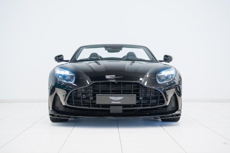 Aston Martin DB12 Volante