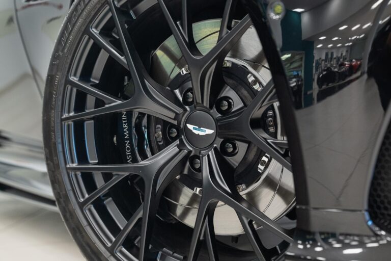 Aston Martin DB12 Volante