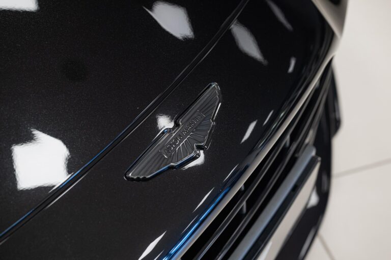 Aston Martin DB12 Volante