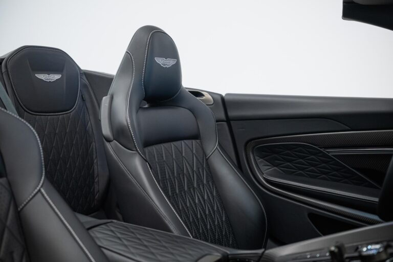 Aston Martin DB12 Volante