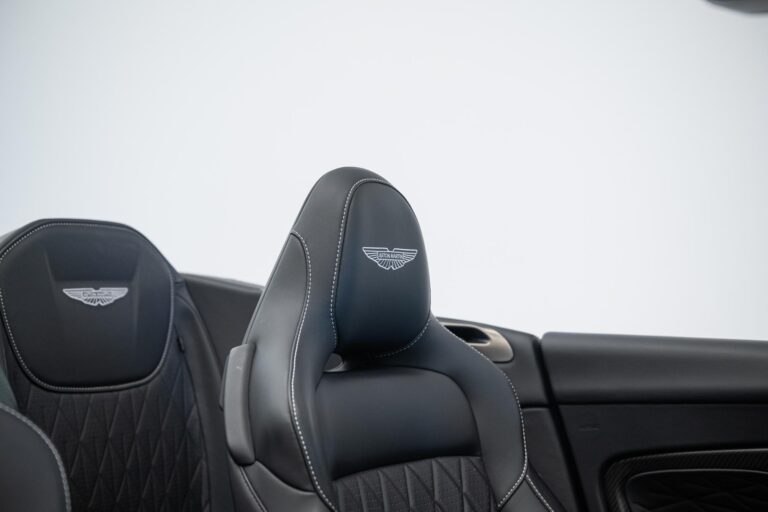 Aston Martin DB12 Volante