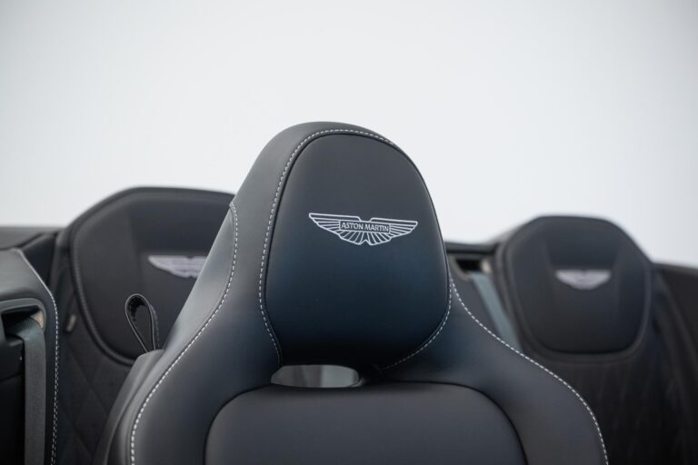 Aston Martin DB12 Volante