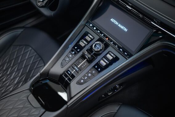 Aston Martin DB12 Volante