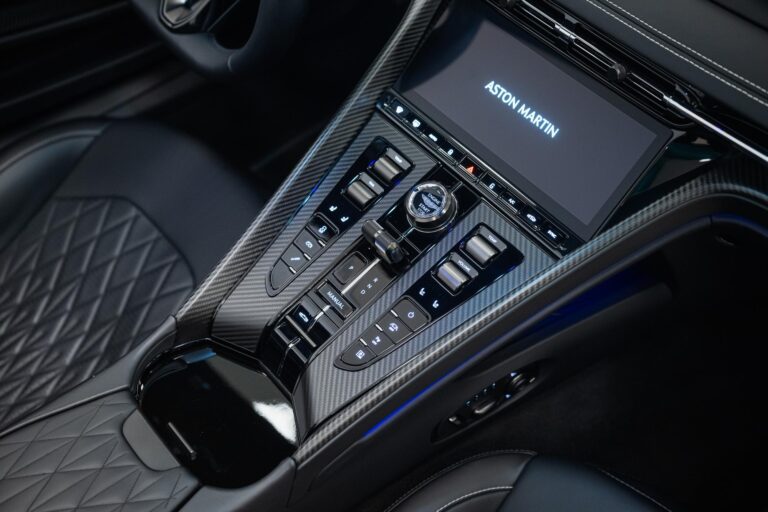 Aston Martin DB12 Volante