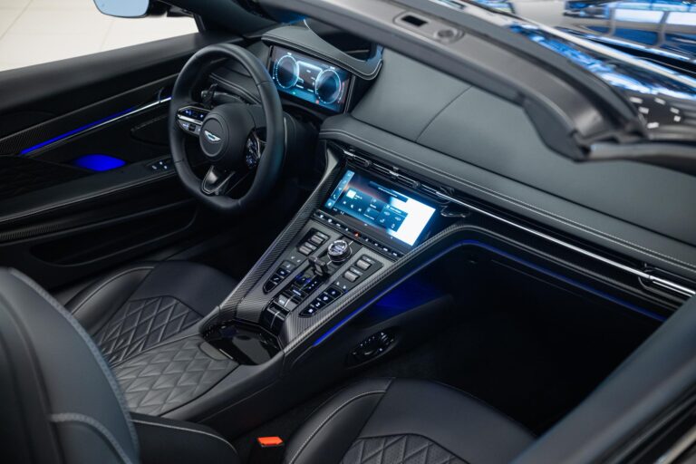 Aston Martin DB12 Volante