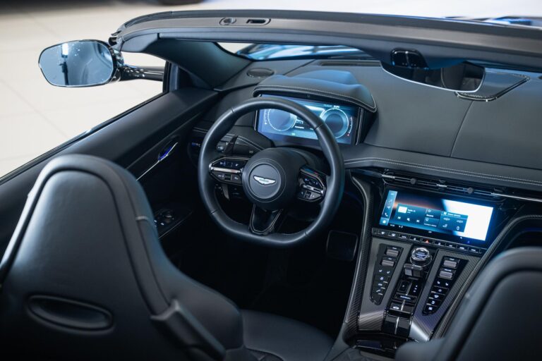 Aston Martin DB12 Volante
