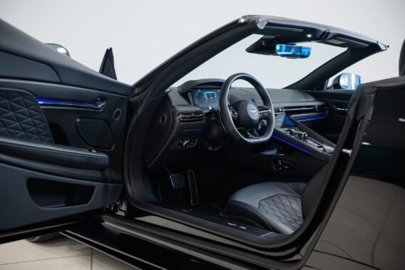 Aston Martin DB12 Volante