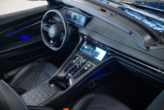 Aston Martin DB12 Volante